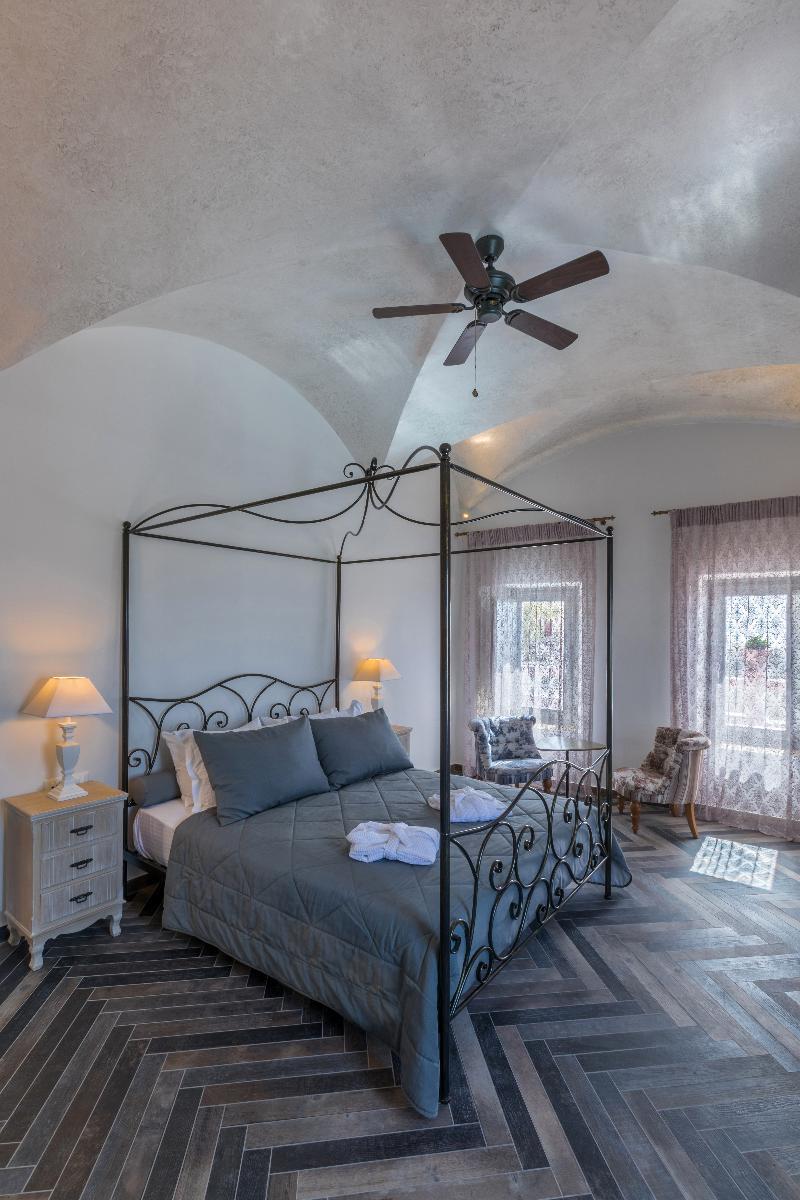 Secret Legend 5* Oia (Santorini)